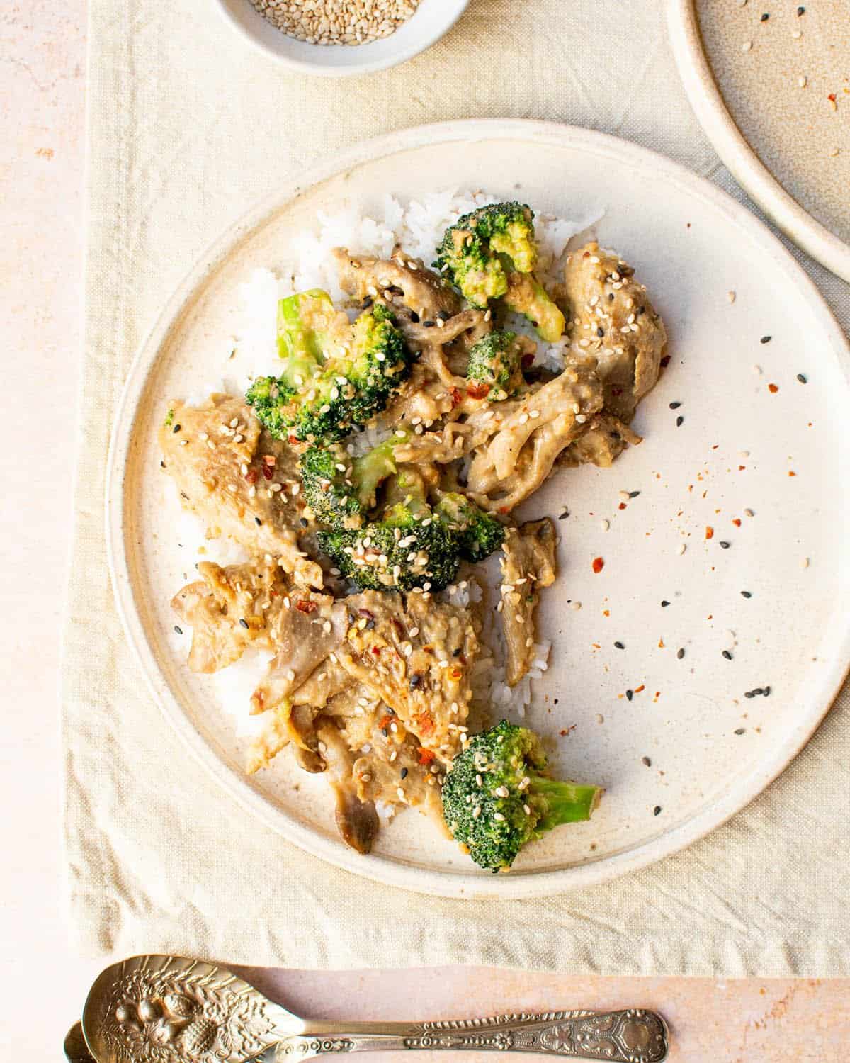 Oyster mushroom stir fry on a plate with spoons.