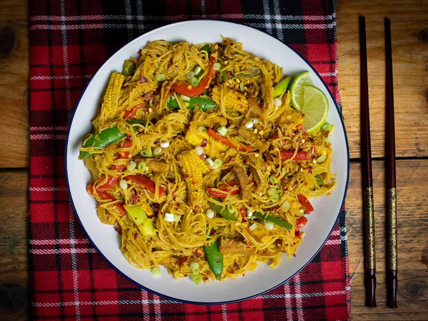 easy-singapore-noodles-vegan-chow-mein-vegan-punks