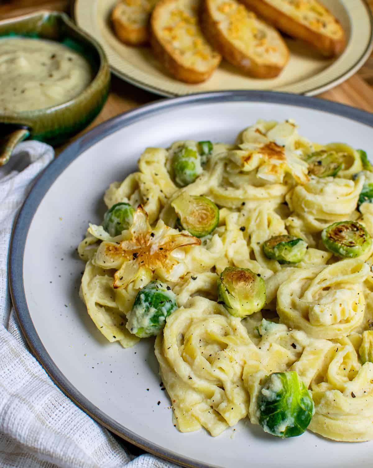 Creamy vegan cauliflower Alfredo