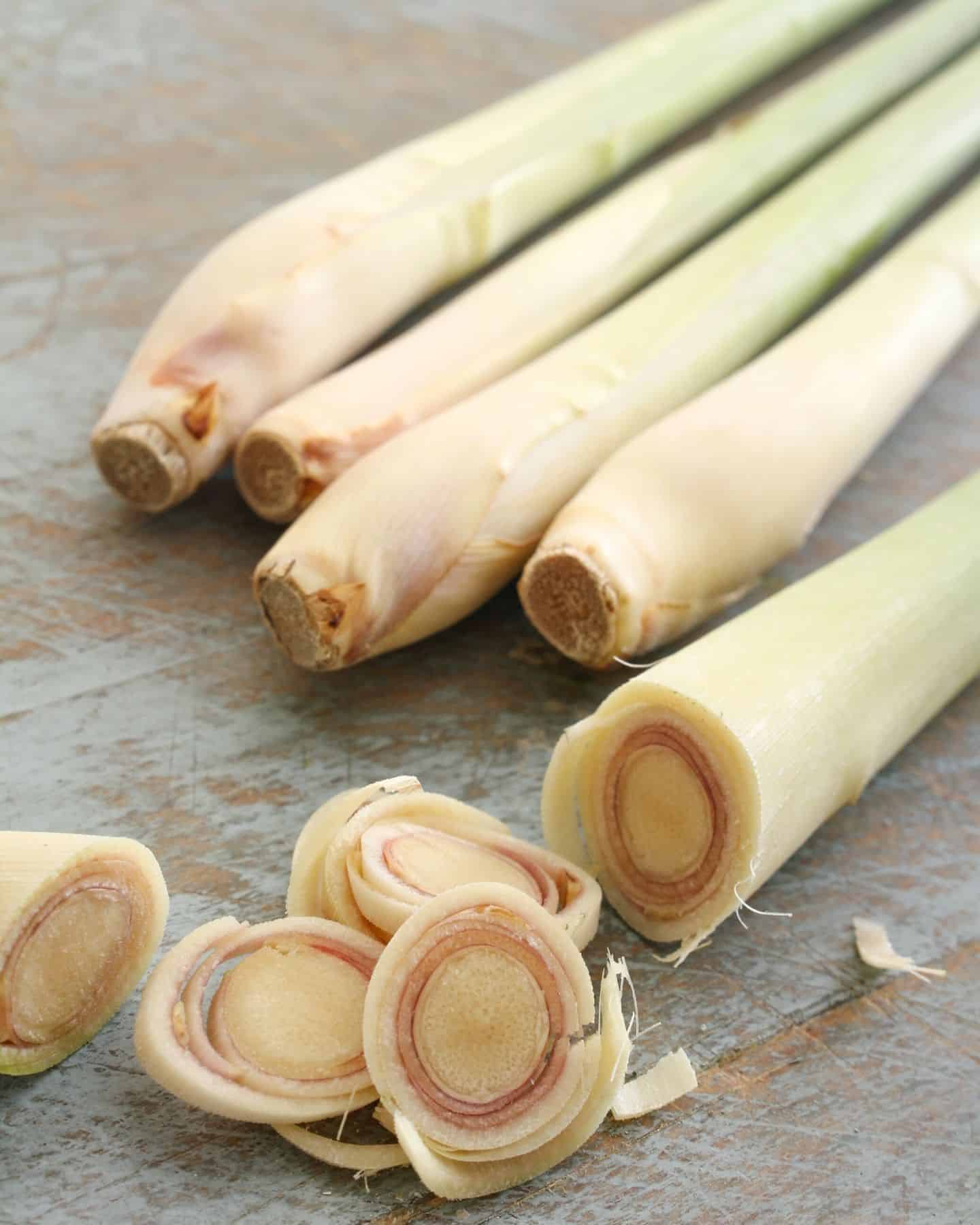 5 sticks of lemongrass with one of them chopped up into a few thin slices