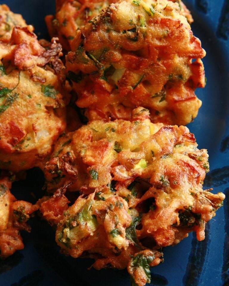 Some zucchini pakora on a plate.