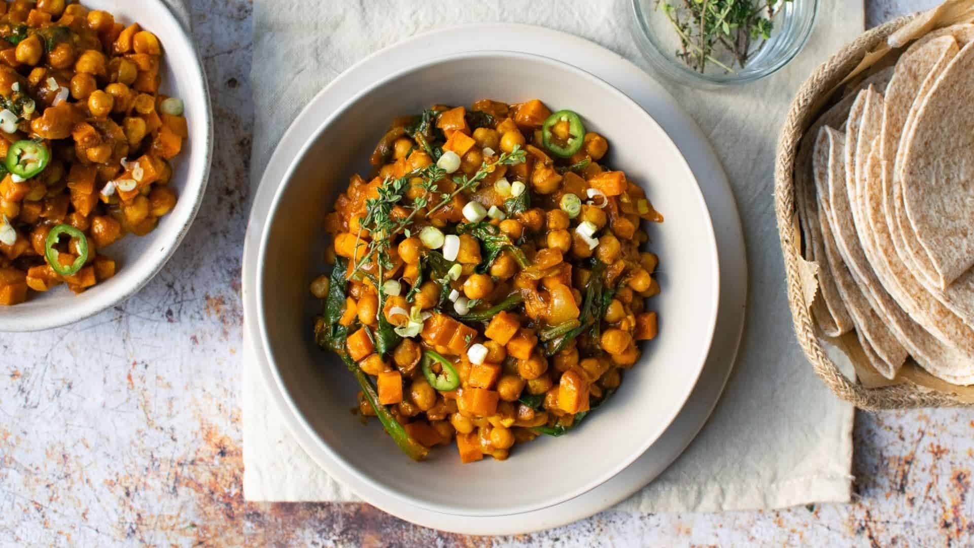 Easy Jamaican Chickpea Curry with Spinach (One-Pot) - Vegan Punks