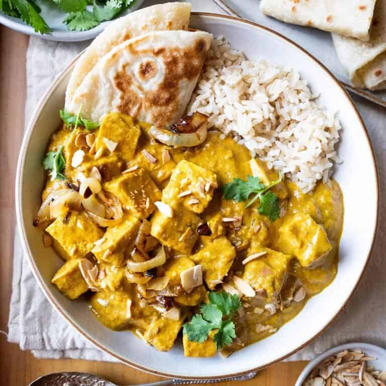 Tofu korma topped with fresh coriander, almonds and fried onions.