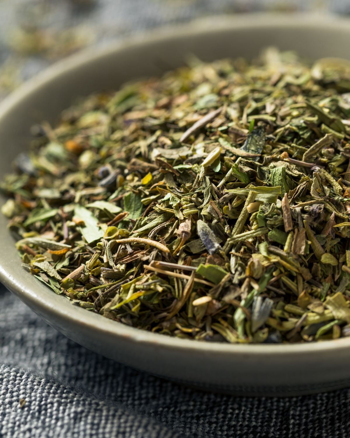 Alternative herb mix in a bowl.